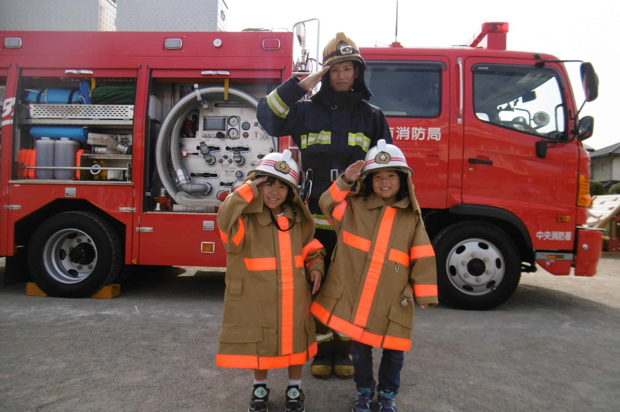 ストア 消防車 消防服 記念撮影